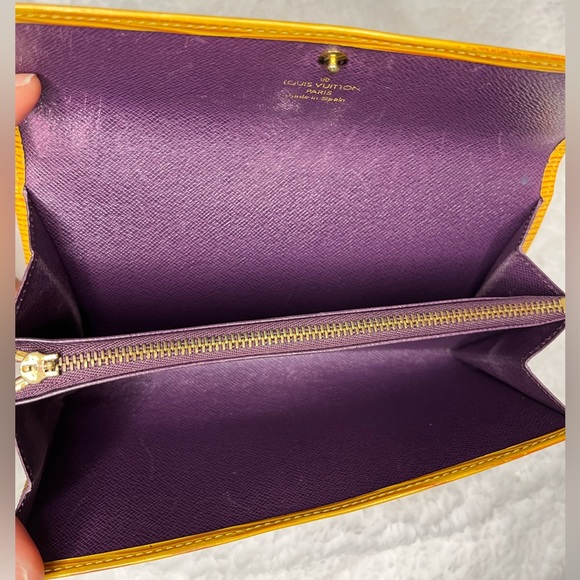 Authentic Louis Vuitton Epi Wallet - Picture 7 of 10